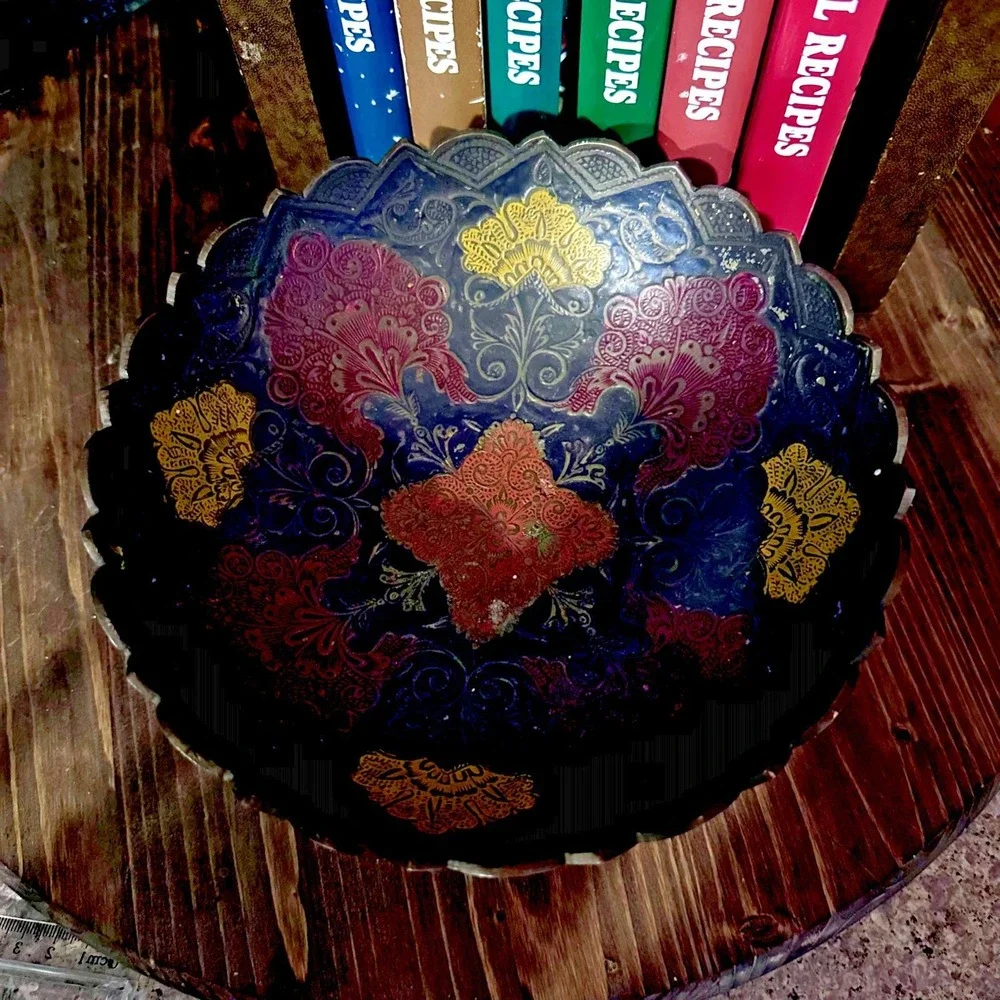 Vintage‎ India Brass/Enamel Hand Painted Scalloped Pedestal Fruit Decor Bowl